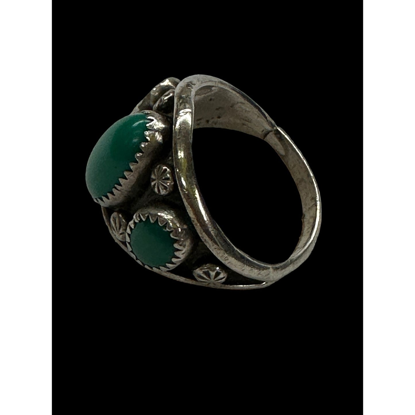 Vintage Native American Southwest Vintage Triple Green Stone Ring10 1/4