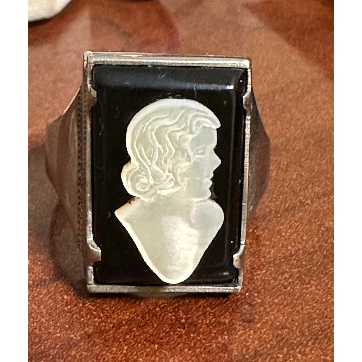 Vintage Men’s Large Sterling Silver Onyx MOP Lady Cameo Ring Size 11 3/4