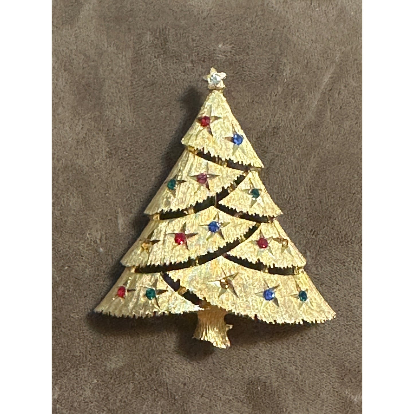 Vintage Goldtone Rhinestone Christmas Tree Pin Signed JJ
