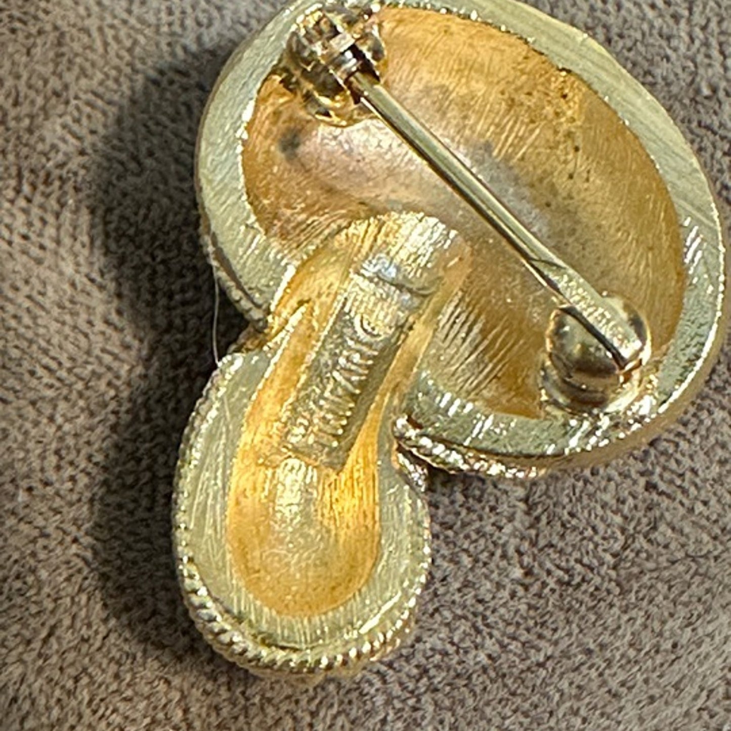 Vintage Crown Trifari Brushed Goldtone Petite Mushroom Pin