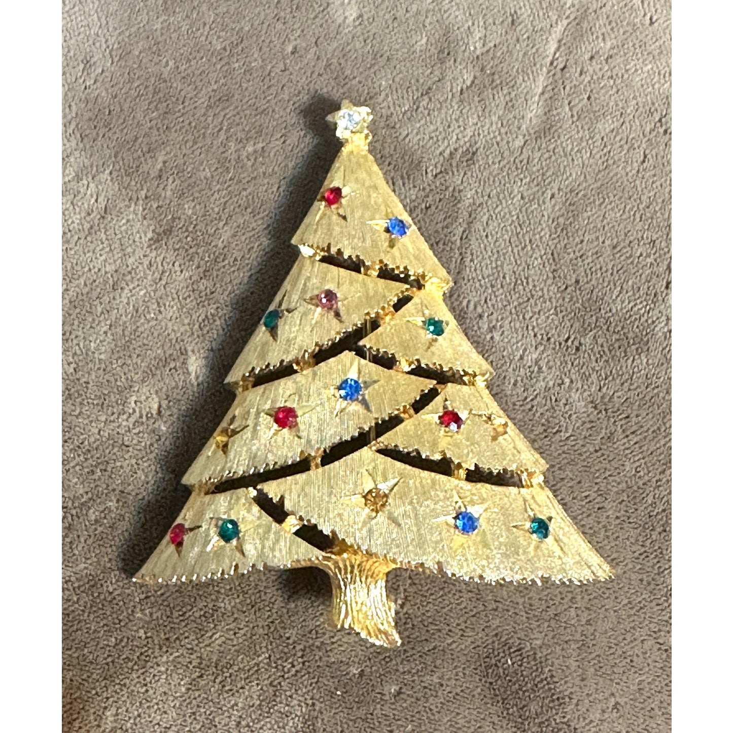 Vintage Goldtone Rhinestone Christmas Tree Pin Signed JJ
