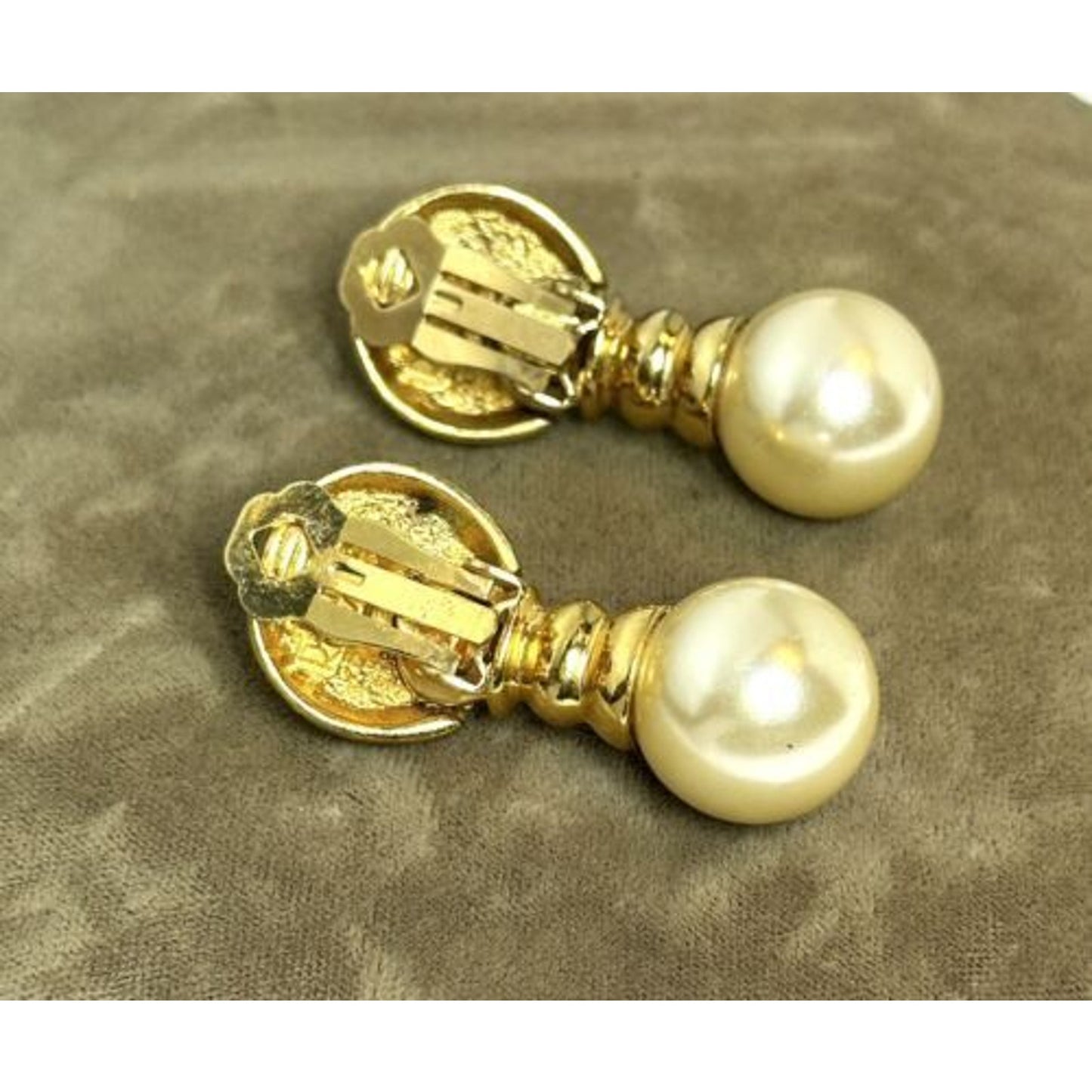 Vintage Joan Rivers Goldtone 16mm Pearl Drop Earrings