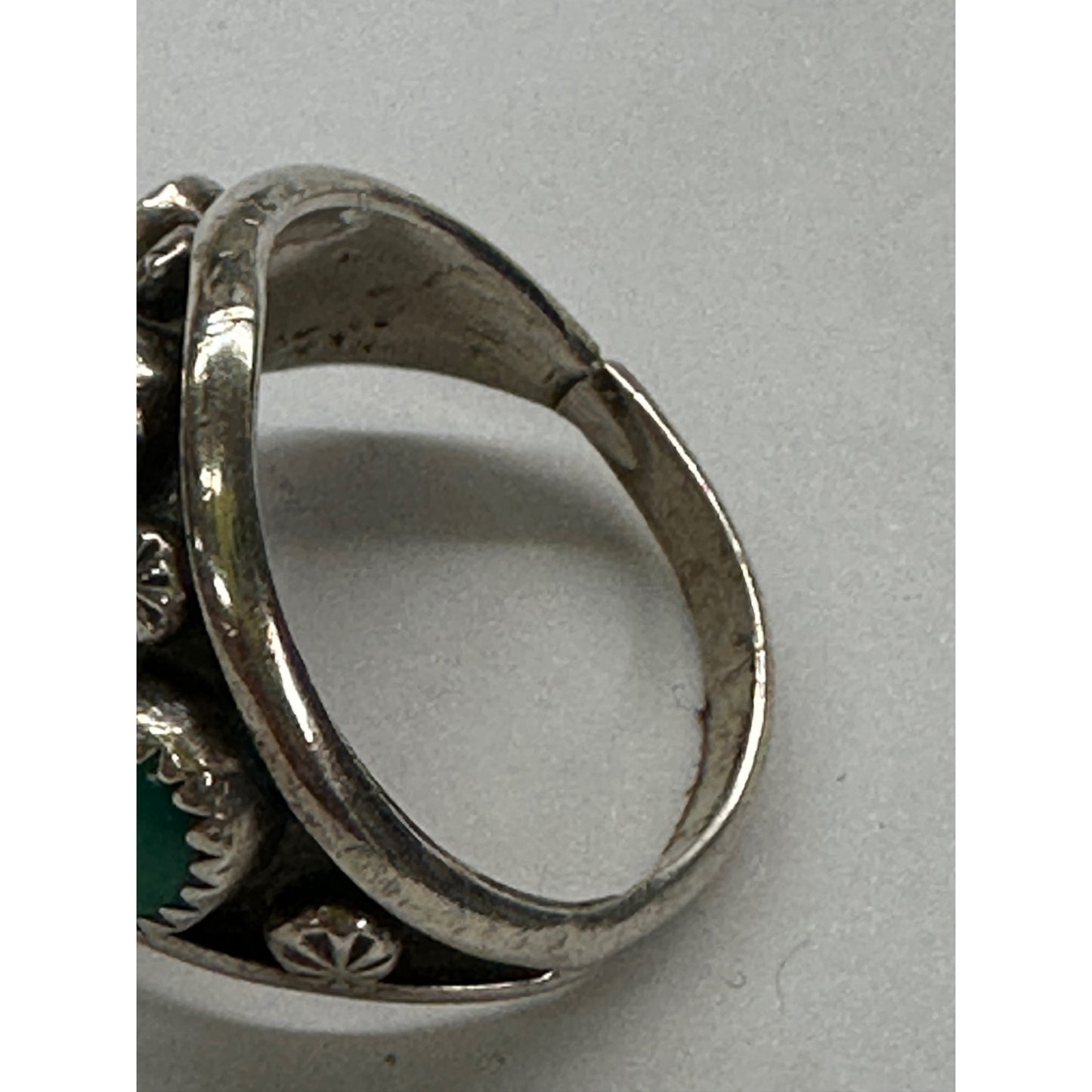 Vintage Native American Southwest Vintage Triple Green Stone Ring10 1/4