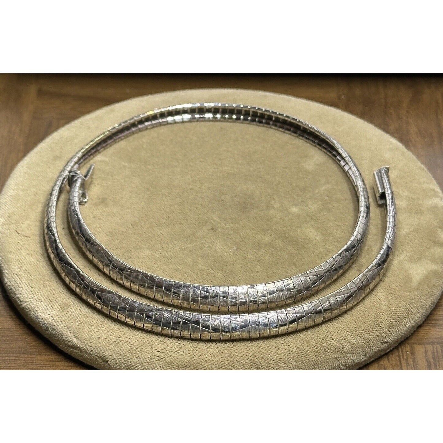 Italy 925 Sterling Silver Etched Omega Necklace