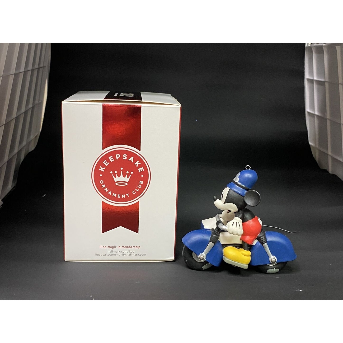 Hallmark 2019 Member Exclusive The Dognapper Disney Mickey Mouse Ornament-New