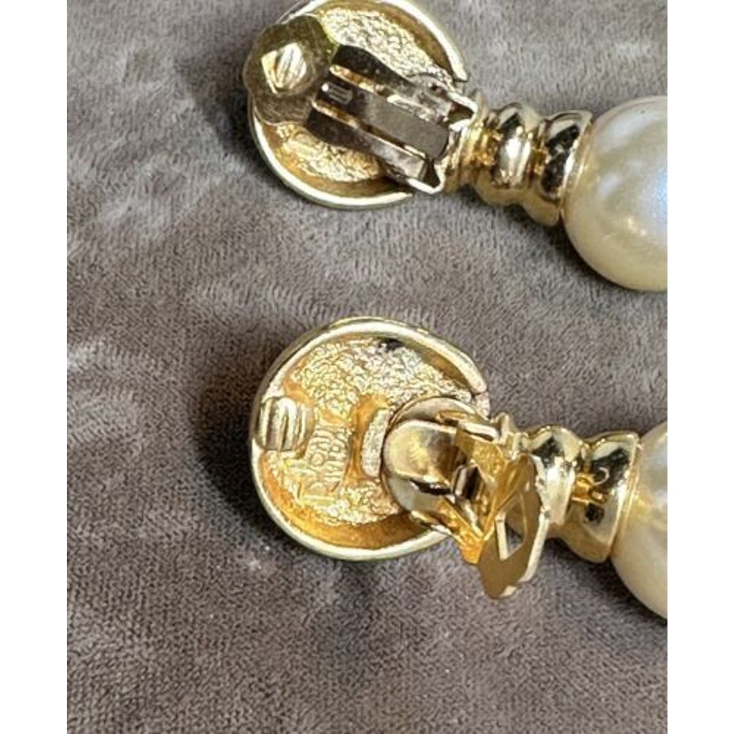 Vintage Joan Rivers Goldtone 16mm Pearl Drop Earrings