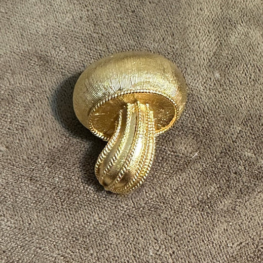 Vintage Crown Trifari Brushed Goldtone Petite Mushroom Pin